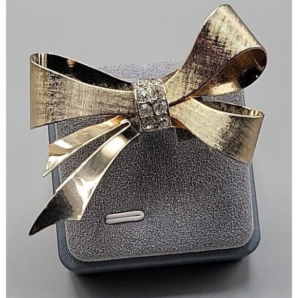 Vintage Coro Diamante Brooch Textured Gold Plated - Picture 1 of 8